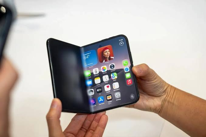 iPhone Duo khan hàng ngay tối mở đặt trước, khách phải cọc 30 triệu đồng 
