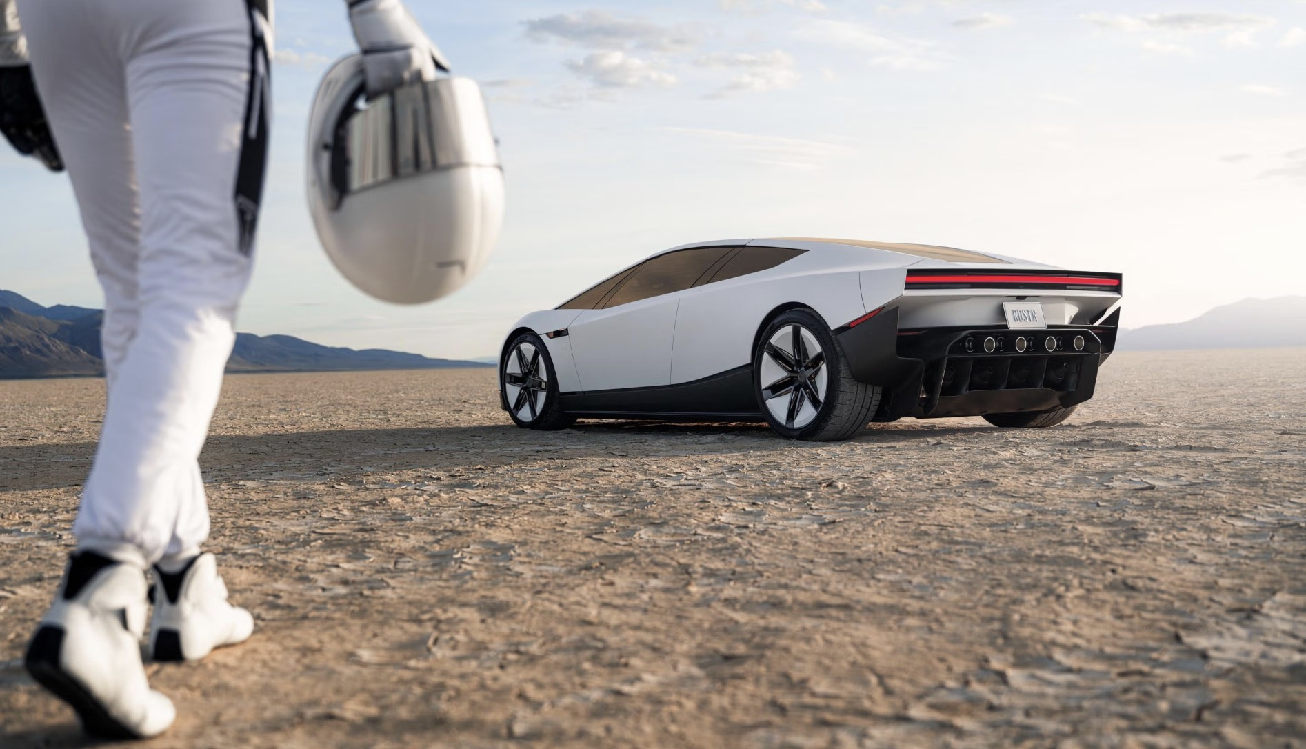 Roadster nhào lộn như phim viễn tưởng liệu có thay đổi được giấc mơ ...