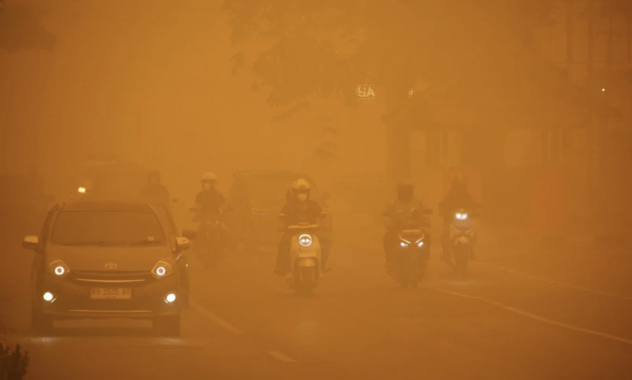 Đông Nam Á hứng chịu một trong những đợt khói mù xuyên biên giới tồi tệ nhất do cháy rừng ở Indonesia (3)