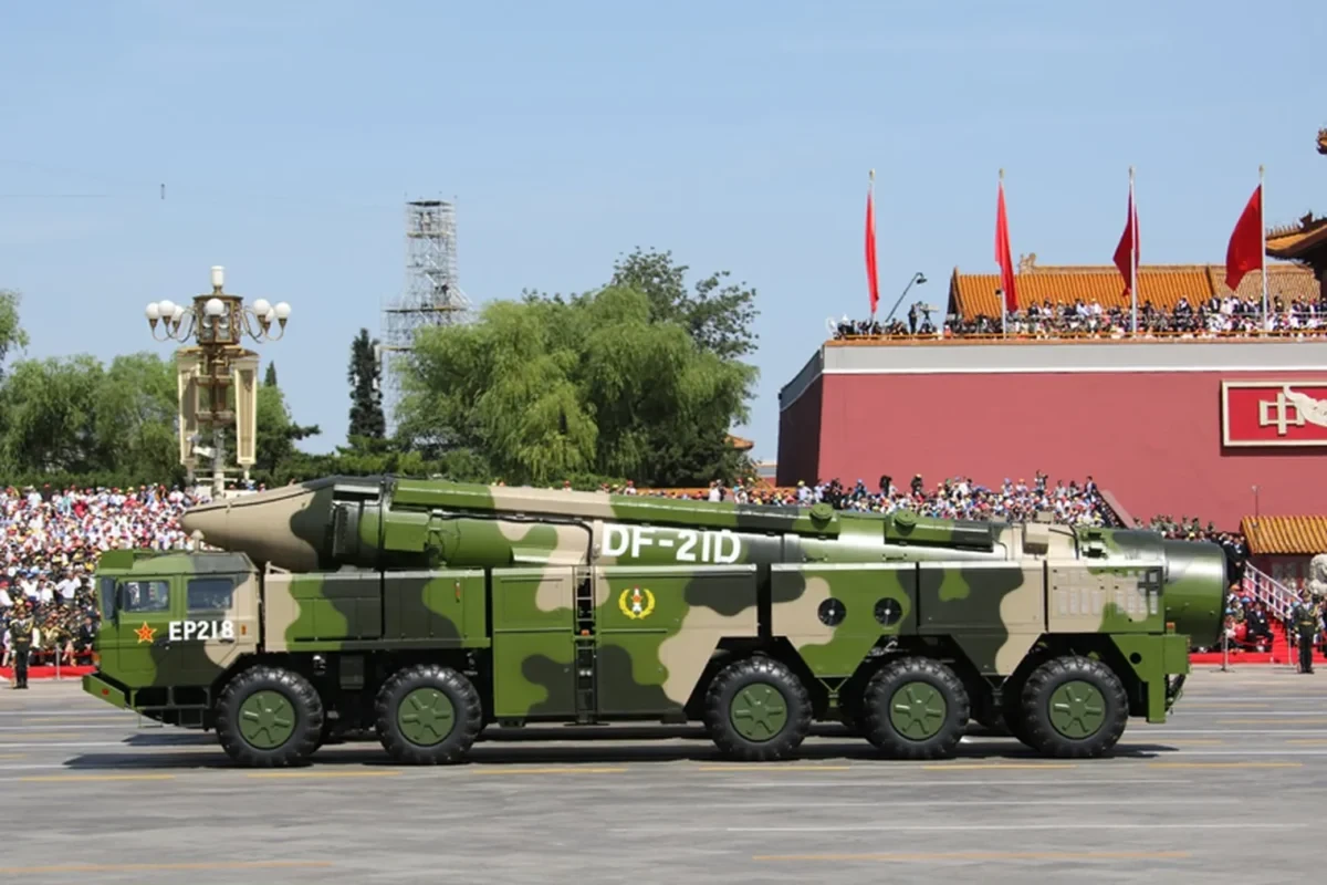 DF-21D: ‘Sát thủ tàu sân bay’ của Trung Quốc nguy hiểm đến đâu? 