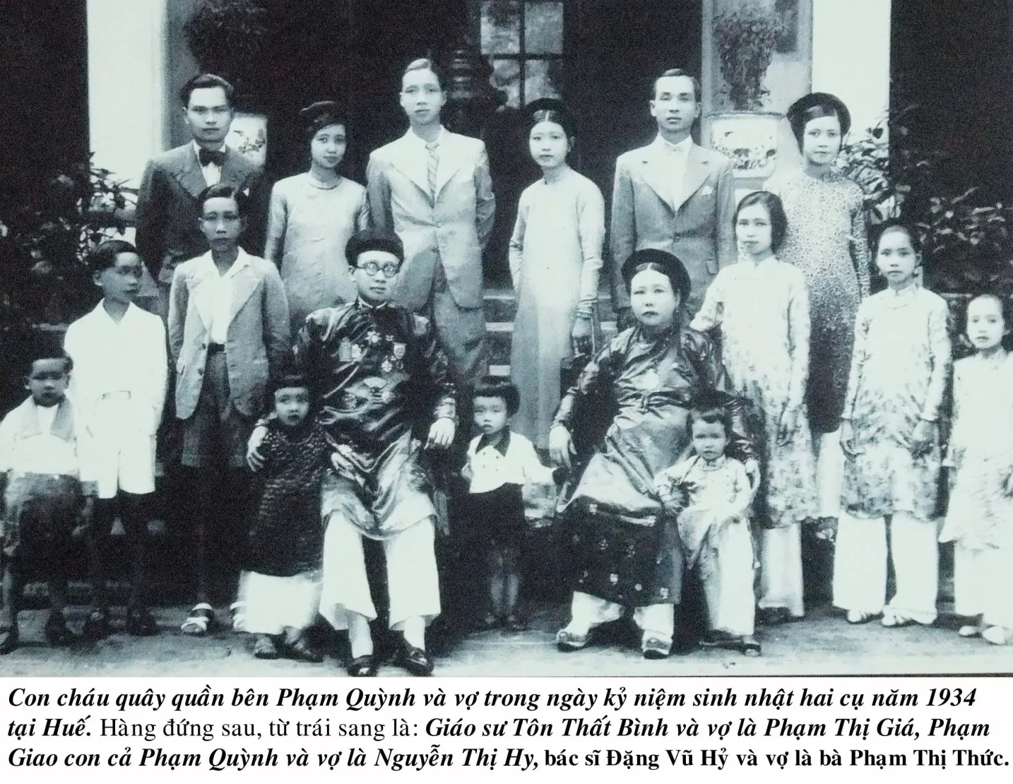 gia-dinh-sinh-nhat-2-cu_2.jpg.webp