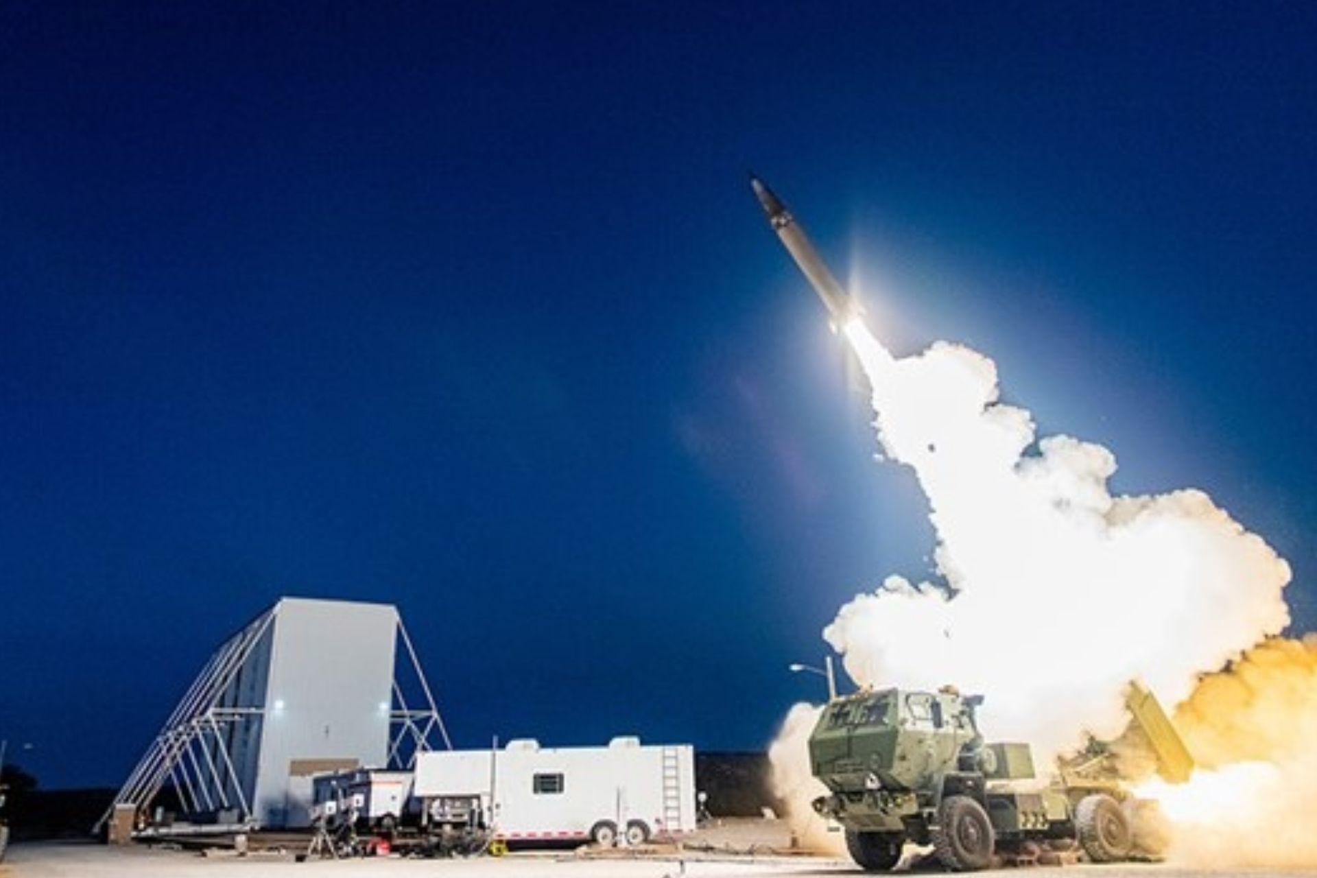 www.armyrecognition.com-images-stories-news-2026-october-_u.s.-army-seeks-new-himars-prsm-increment-1-missile-producers-to-expand-long-range-strike-stocks.jpg