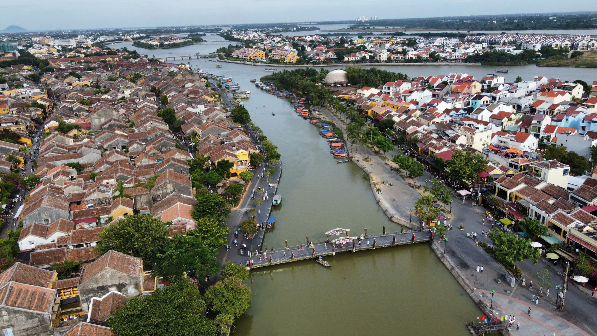 Phố cổ Hội An nhìn từ trên cao.