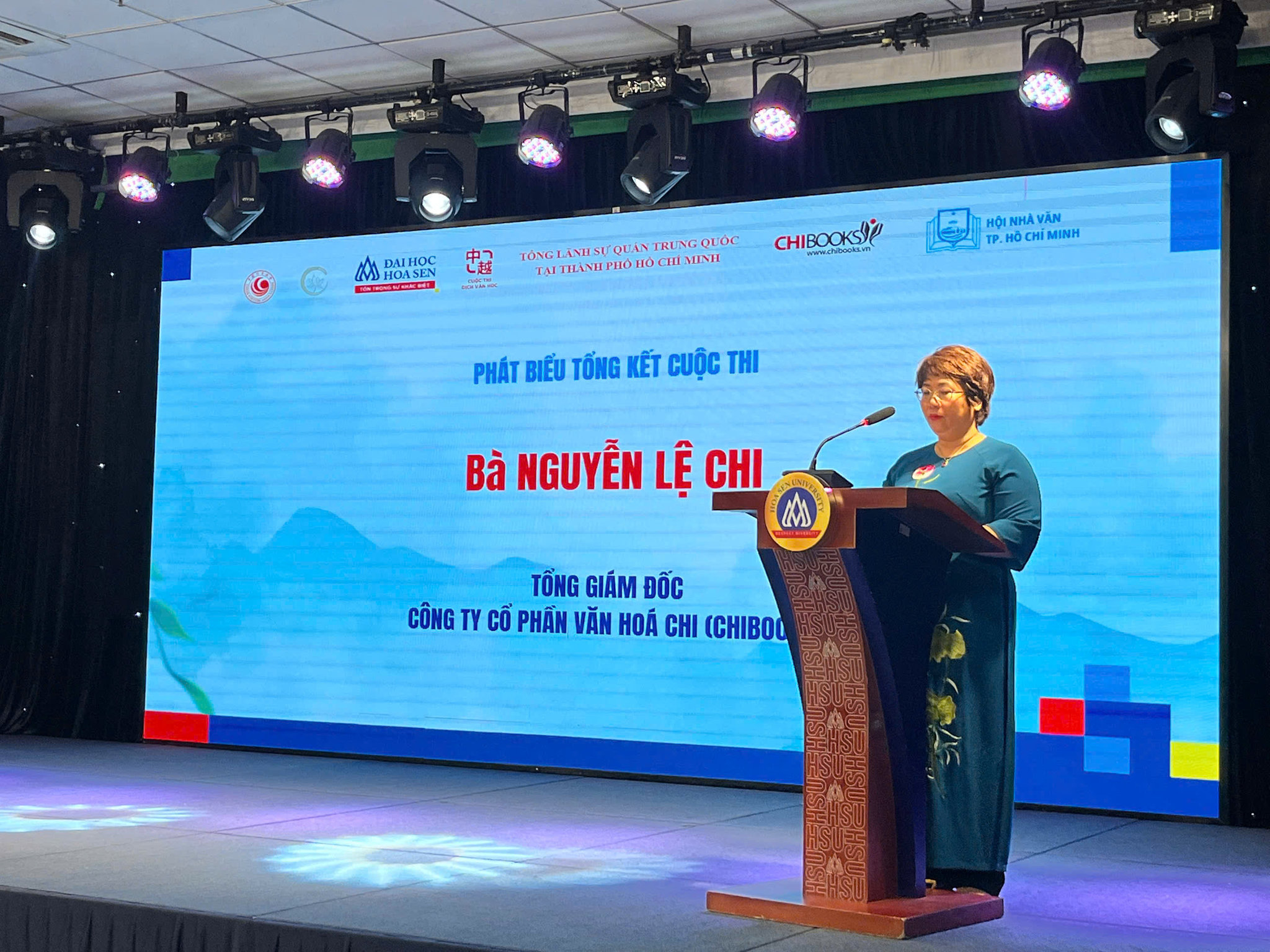 Dịch giả Nguyễn Lệ Chi phát biểu