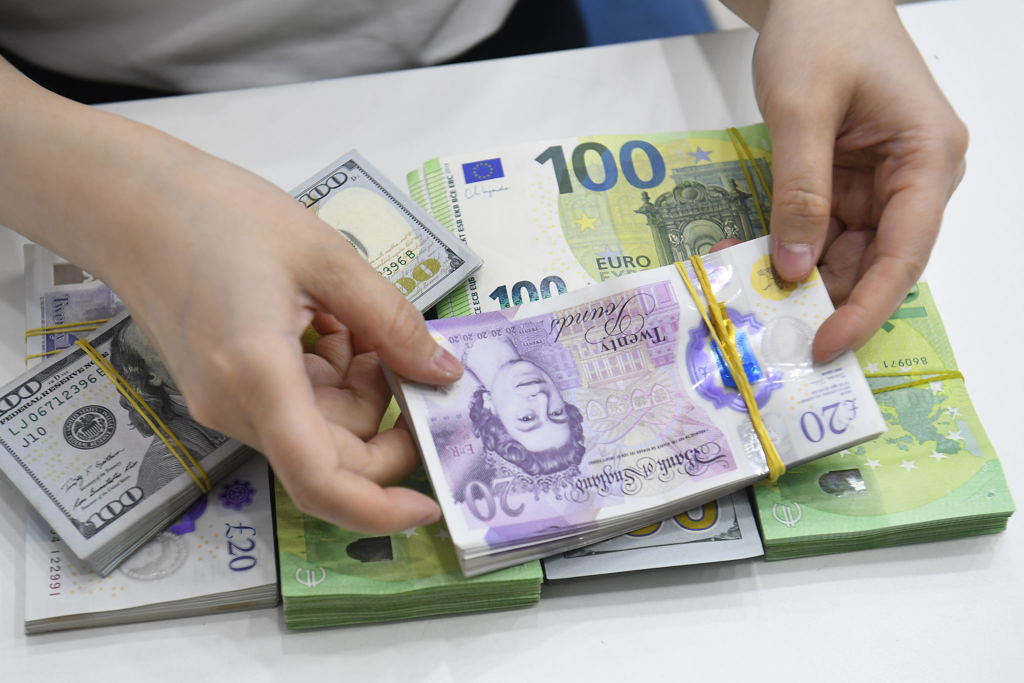 giao-dich-va-gia-usd-tai-ngan-hang-mb28.jpg