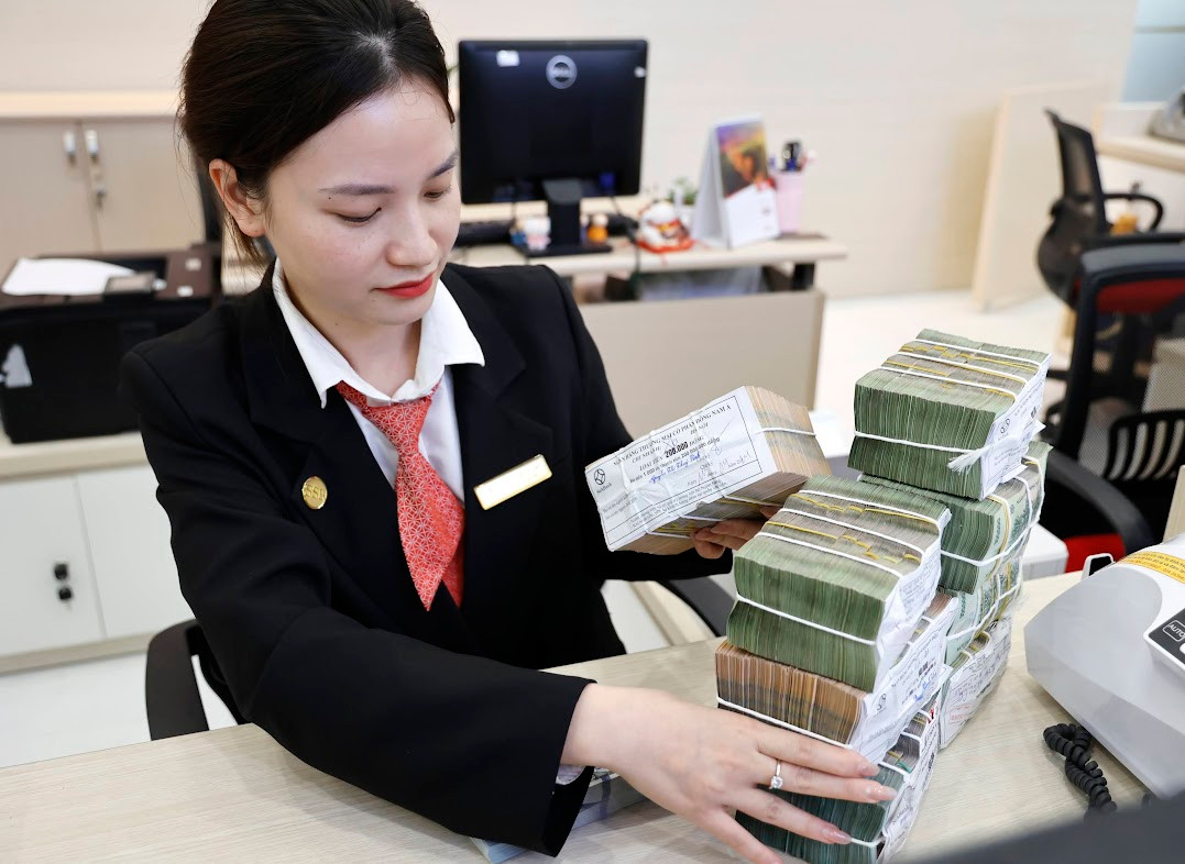 Hạ nhiệt áp lực lãi suất, tạo đà bứt phá tăng trưởng hai con số- Kỳ 1: Lãi suất cao bào mòn sức khỏe người vay tiền 