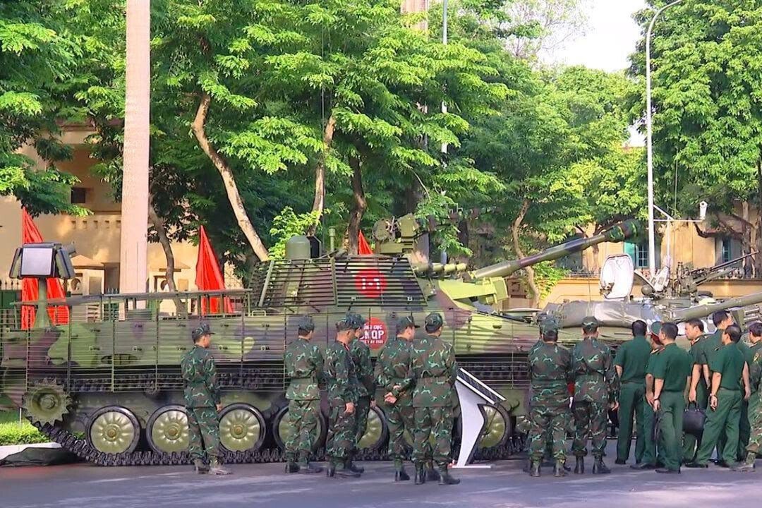 Xe tăng T-1 và thiết giáp chở quân XTC-03: Hai khí tài Việt Nam sắp 'trình làng' tại VDE-2026 