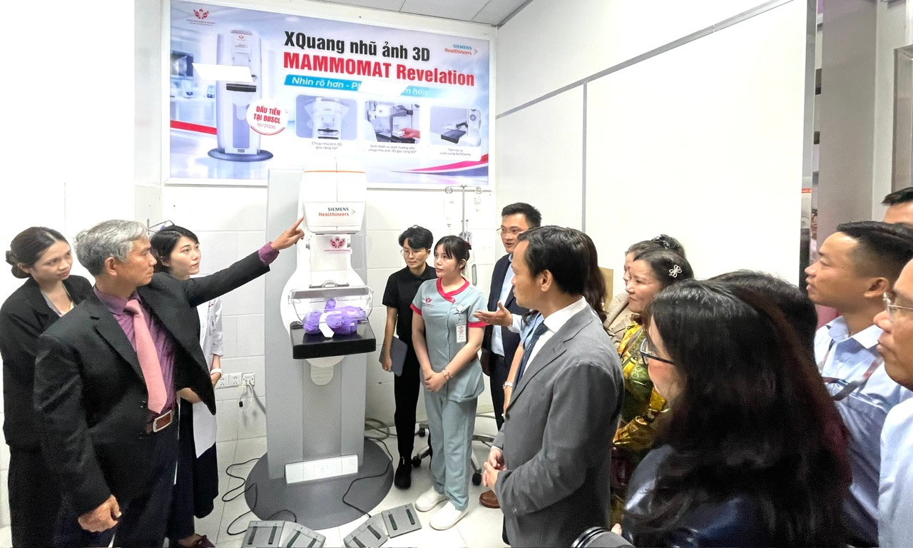 Bệnh viện Đa Khoa Quốc tế S.I.S khai trương phòng XQuang nhũ ảnh 3D MAMMOMAT. Ảnh: Văn Kim Khanh