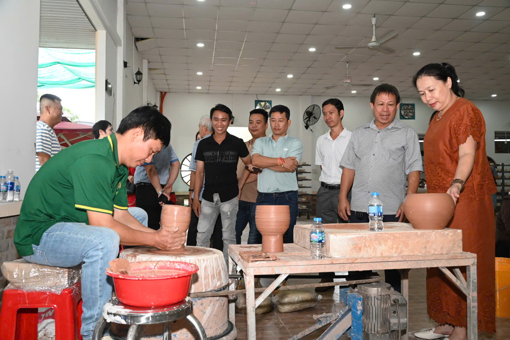 lang-gom-tim-huong-giu-nghe-tu-du-lich-trai-nghiem-3- (1)
