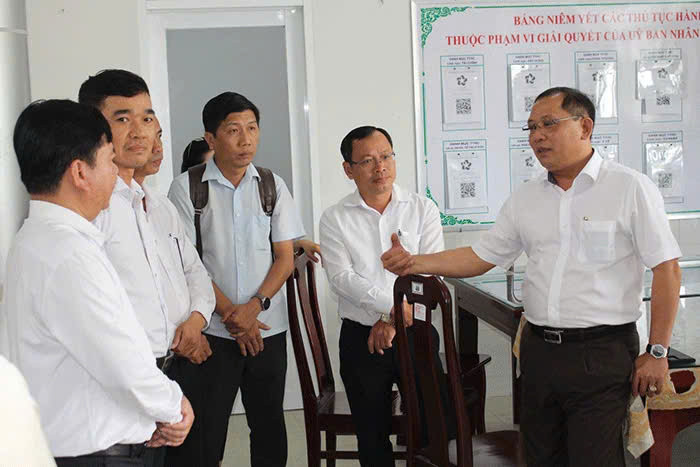 Lãnh đạo TP Cần Thơ kiểm tra quá trình thực hiện công việc theo mô hình chính quyền 2 cấp của cán bộ địa phương