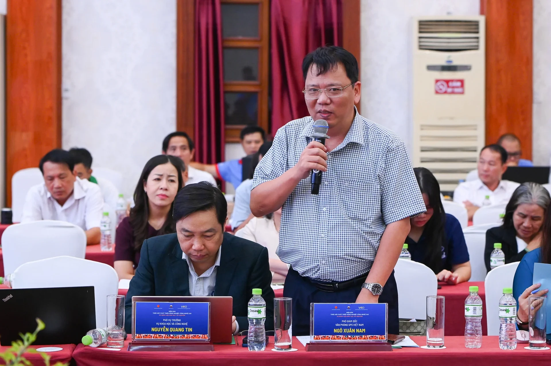 giai-dap-thac-mac-cua-nong-dan-doanh-nghiep-ve-phat-trien-duoc-lieu-tay-nguyen-173848_466.webp