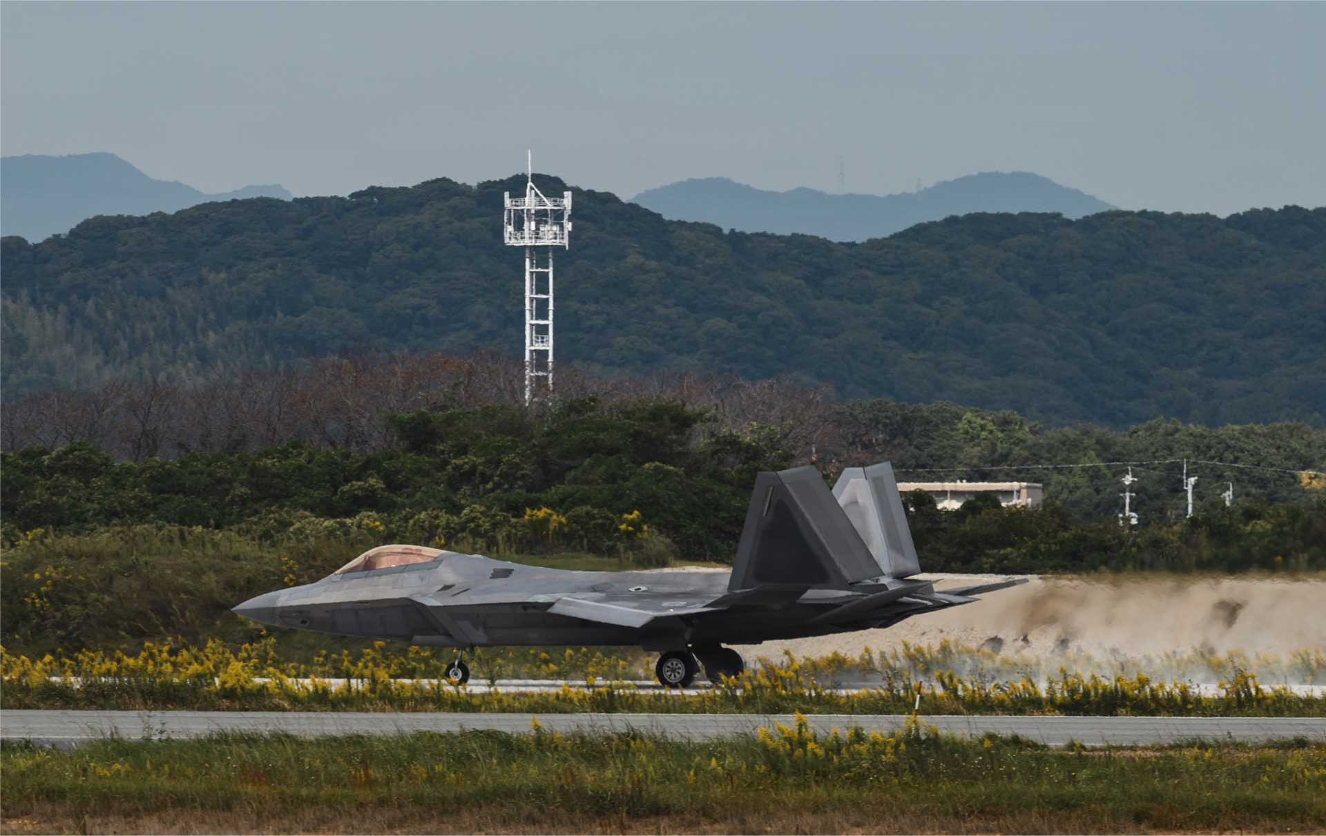 www.armyrecognition.com-images-stories-news-2026-october-_u.s.-air-force-deploys-f-22-raptor-fighter-jets-to-another-base-in-japan-as-chinas-missile-threat-grows-1920-001.jpg