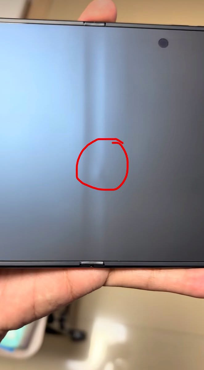 Apple từ chối bảo hành iPhone Duo bị nứt màn hình sau 3 giờ sử dụng