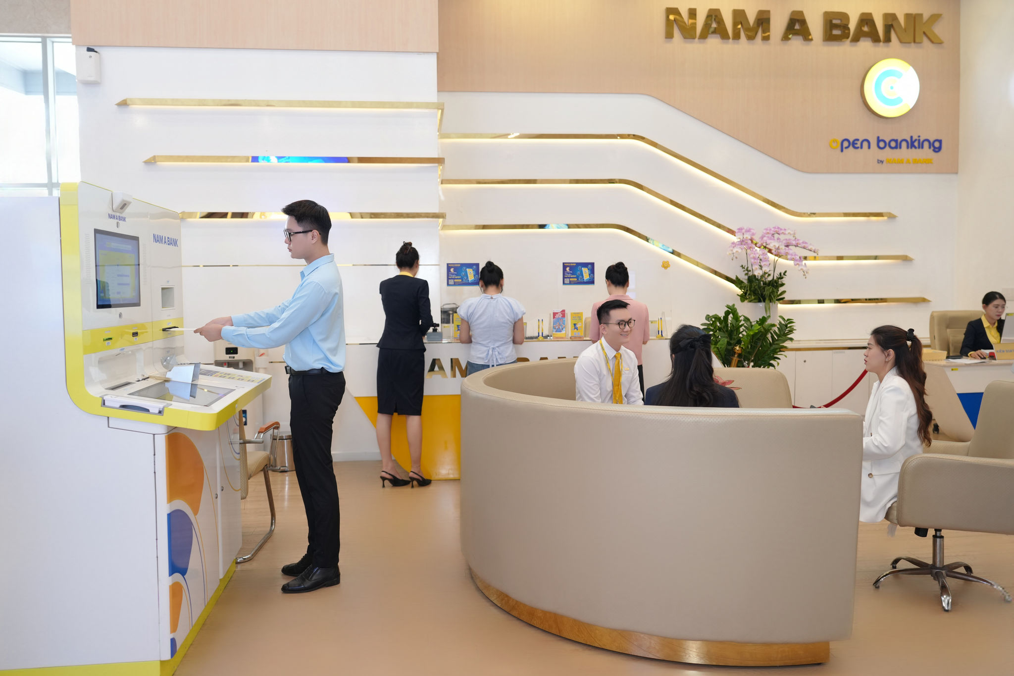 Lãi lớn, ngân hàng sẽ giảm lãi suất thực chất? 