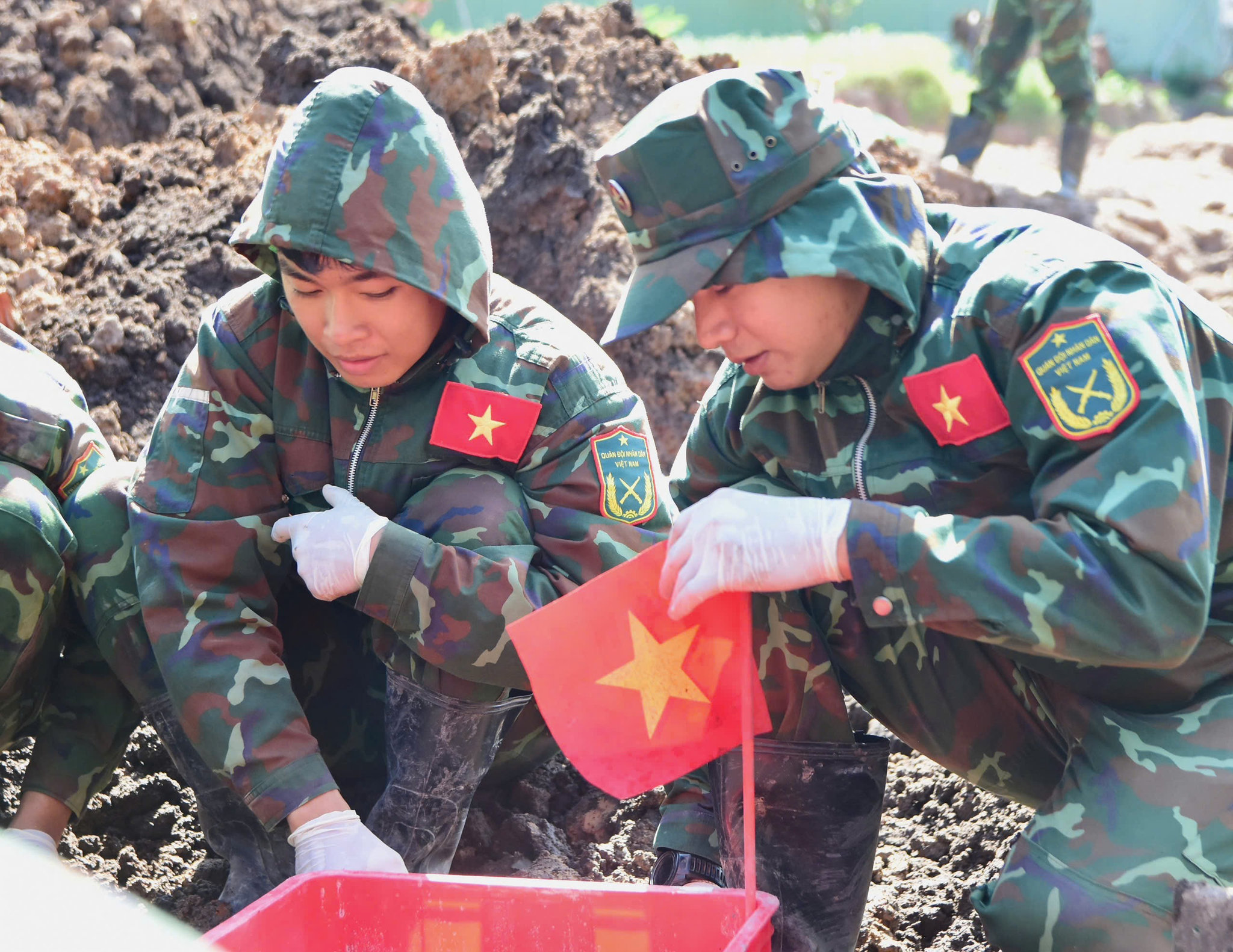 Tìm thấy 852 hài cốt liệt sĩ, tiếp tục đào tìm ở Công viên Lê Thị Riêng 