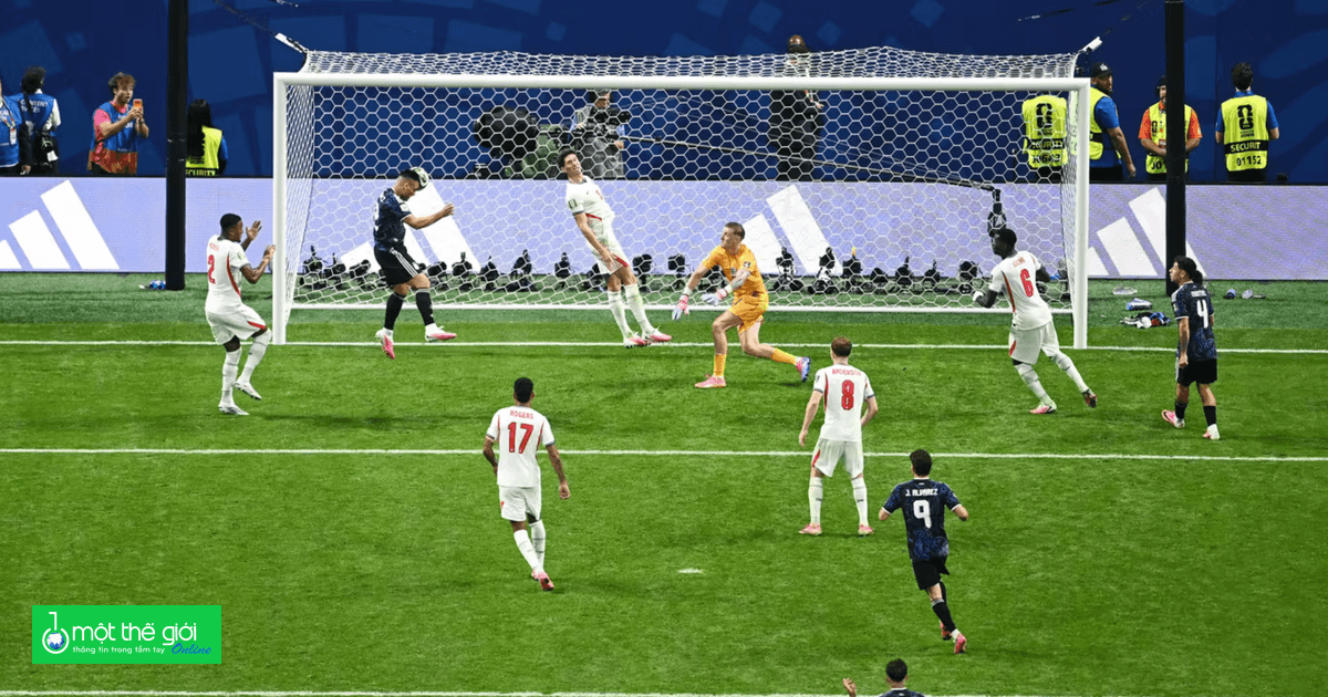 Chân nào cũng là chân Messi