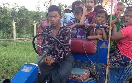 Phóng sự ảnh Myanmar: Xe gì nhúc nhích được thì leo lên!