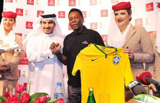 Vua bóng đá Pele “bay” cùng Emirates Airlines