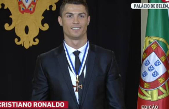 Ronaldo được trao huân chương quốc gia cao quý