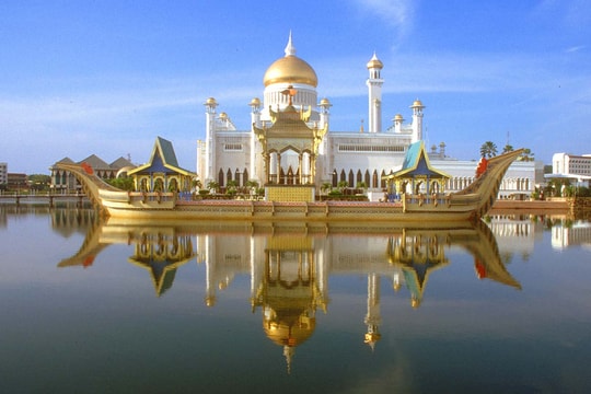 Brunei tạm đình chỉ luật tử hình người đồng tính