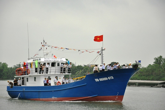 PGS.TS. Nguyễn Chu Hồi: Tàu vỏ sắt phải kết hợp sản xuất với bảo vệ chủ quyền!