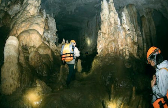 Cận cảnh vẻ đẹp mê hồn 8 hang động ở Quảng Bình