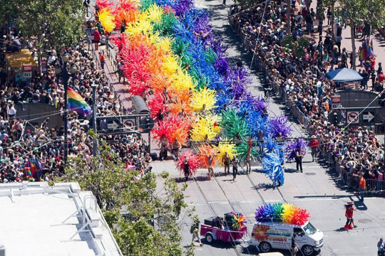 8 cách tuyệt vời nhất để tôn vinh 'Lễ tự hào đồng tính' trên thế giới