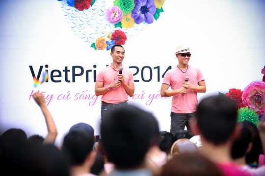 John Huy Trần chia sẻ tại Ngày hội của người đồng tính Việt Nam
