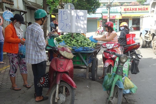 Chợ xe lưu động: Nhọc nhằn hẻm phố mưu sinh