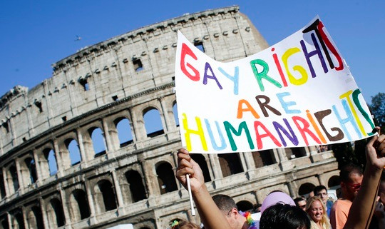 Tòa án Ý cho phép đôi đồng nữ tính nhận con nuôi