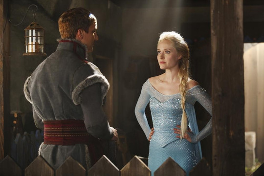 Elsa 'tung chưởng' trong Once Upon A Time mùa thứ 4