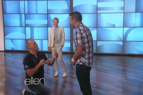 Màn cầu hôn lãng mạn tại phim trường của Ellen DeGeneres