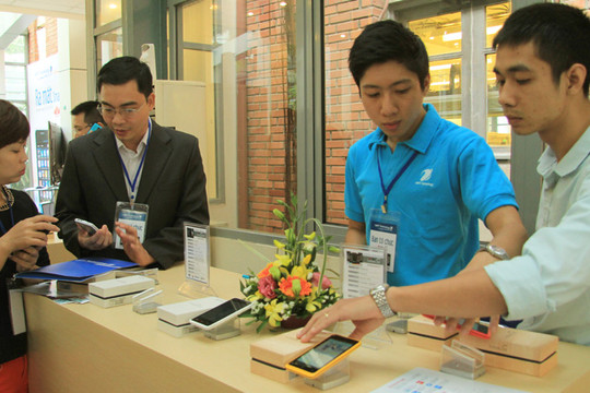 VNPT ra mắt Vivas Lotus S2, điện thoại sản xuất tại Việt Nam