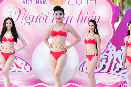 Hoa hậu Việt Nam 2014 khoe sắc bikini trong phần thi 'Người đẹp biển' 