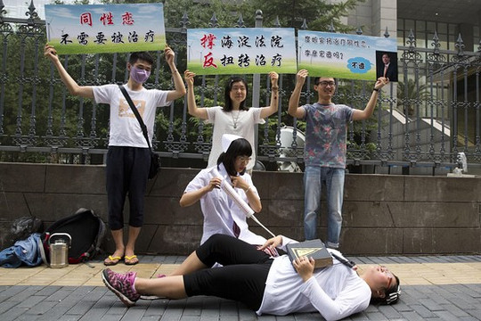 Trung Quốc: Vụ kiện 'chữa trị đồng tính' bị trì hoãn gây bức xúc