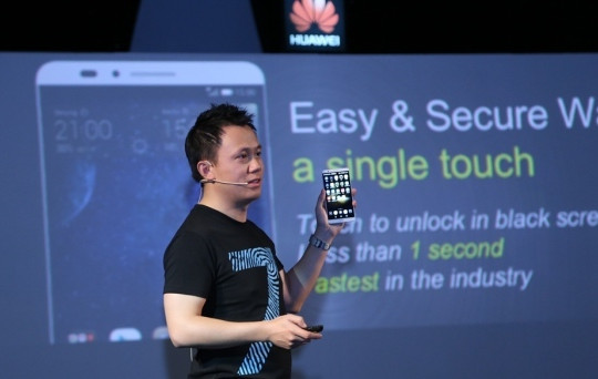 Smartphone Huawei Arsenal P7 dành cho fan “Pháo thủ” sắp bán tại Việt Nam