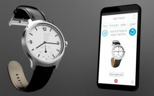 Đồng hồ Android Wear có thêm tính năng định vị smartphoneNgoài việc dùng máy tính để tìm kiếm điện thoại bị mất, giờ đây người dùng có thể thực hiện điều tương tự với đồng hồ thông minh