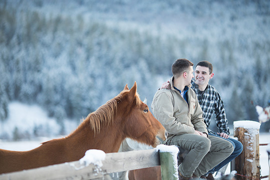 Mỹ: Bộ ảnh đẹp về đôi đồng tính nam ở trang trại Montana