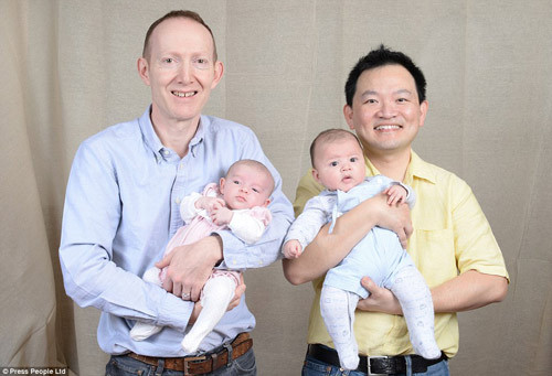 7 tháng, cặp đồng tính nam có liền 3 con