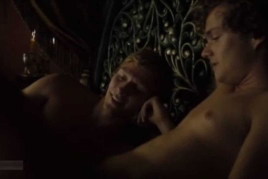 Cảnh nóng đồng tính đầu tiên trong 'Game of Thrones' mùa 5