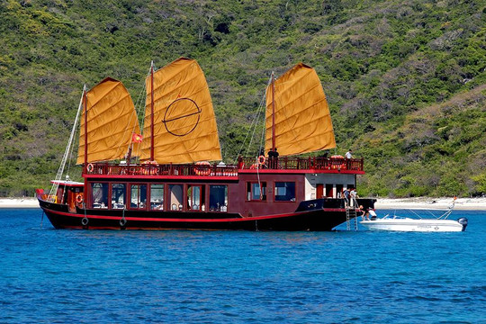 Sẽ có 10 chiếc du thuyền 5 sao trên vịnh Nha Trang trong 2015
