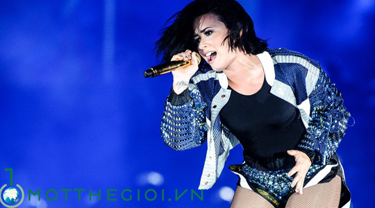 Demi Lovato thổi bùng sân khấu Việt Nam 