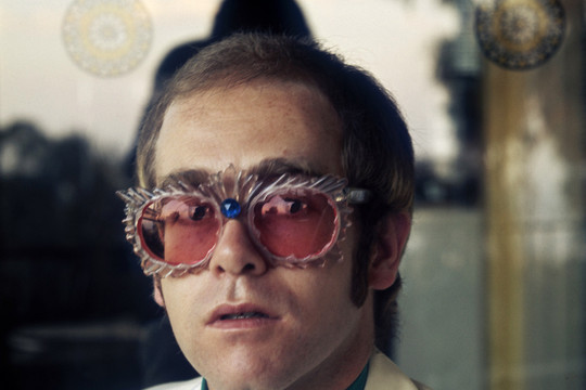 Elton John - Hiệp sĩ nhân ái chống HIV/AIDS của cộng đồng LGBT