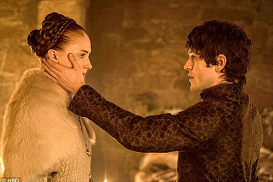 Sao ‘Game of Thrones’ thừa nhận thích thú với cảnh sex gây tranh cãi