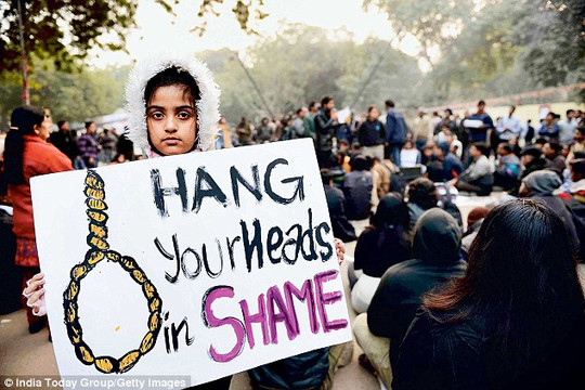 Ấn Độ: Bị ép quan hệ với mẹ ruột để 'chữa đồng tính'