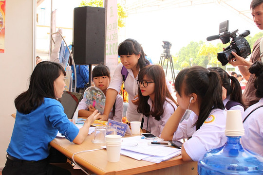 Hội chợ việc làm tại Yên Bái thu hút  hơn 1000 sinh viên