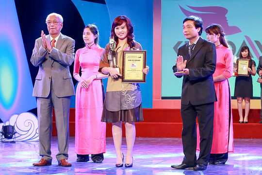Đỗ Mạnh Cường - Kim Loan: Nhận giải thưởng thương hiệu nổi tiếng