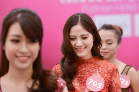 Cô gái xứ Nghệ muốn đưa Ví - Dặm chinh phục Hoa hậu hoàn vũ 2015 