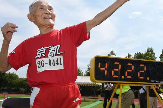 Cụ ông 105 tuổi thách thức Usain Bolt