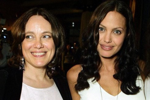 Angelina Jolie không nguôi nỗi buồn mất mẹ